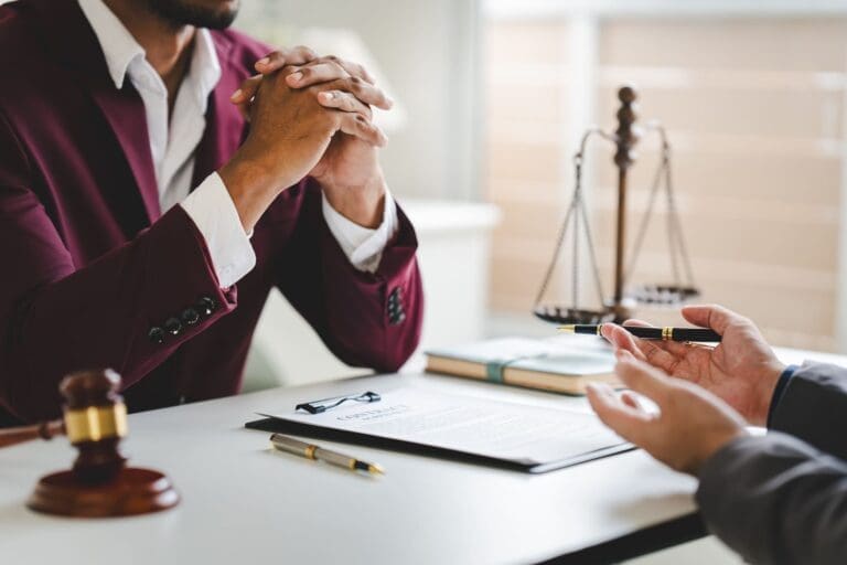 Preguntas clave que debes hacerle a un abogado especializado en lesiones personales durante una consulta