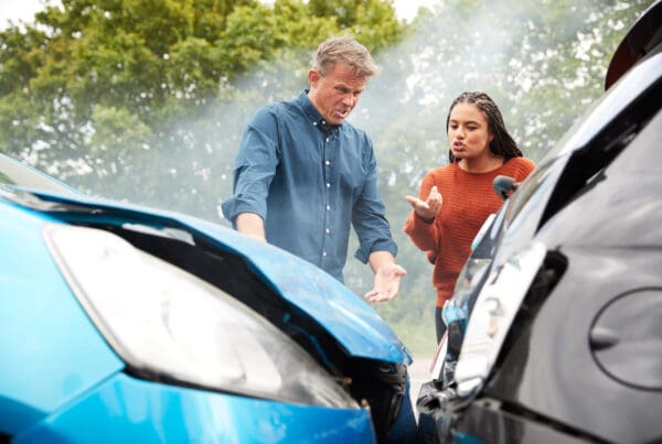 Entendiendo la Ley de Lesiones Personales de Texas: Una guía para motociclistas lesionados - AK Law Firm car accident with uninsured driver