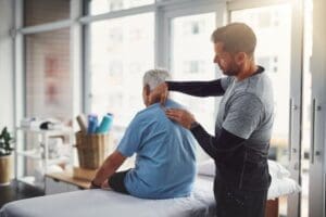 ¿Quién paga la fisioterapia después de un accidente automovilístico?
