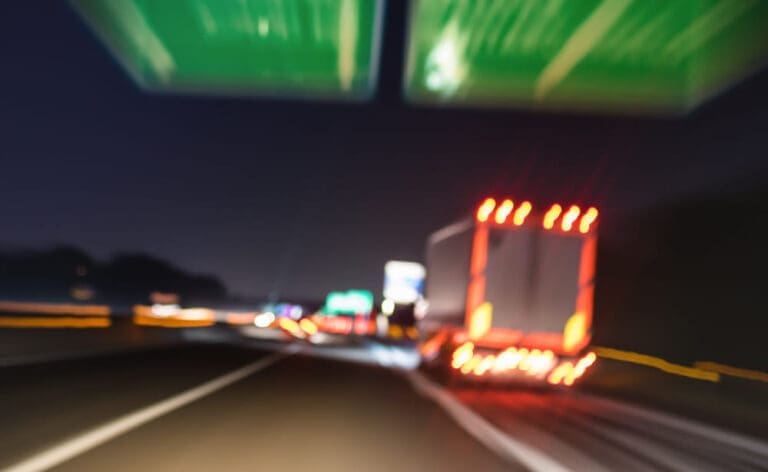 Leyes sobre accidentes de camiones que todo conductor de Texas debería conocer